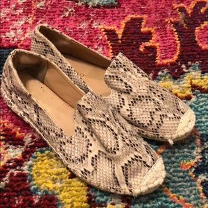 Snake skin flats